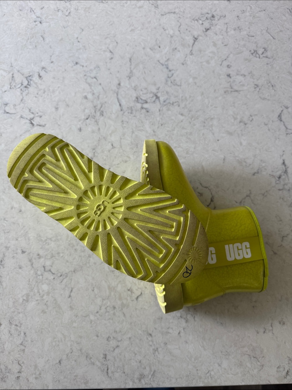 UGG clear mini ‘sulfer’ Women’s 7 Neon Lime Shearling-Lined Shortie Boots - Picture 10 of 10